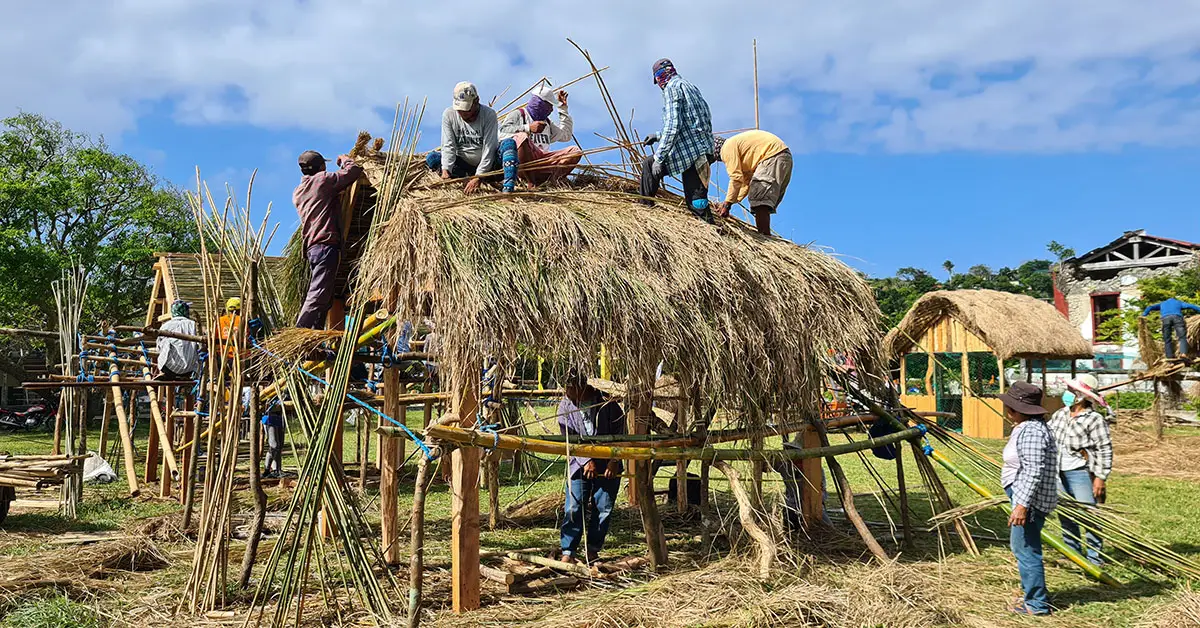 Filipinos build traditional house in Itbayat.